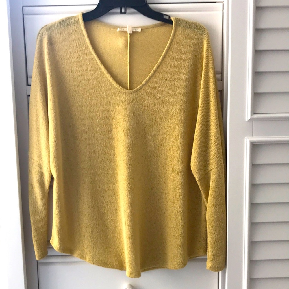 Cute light weight sweater!